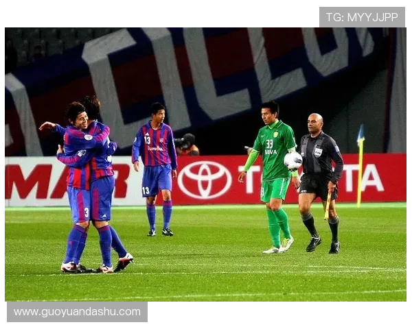 鸟栖砂岩与东京FC的激烈对决展现足球魅力与团队精神的较量