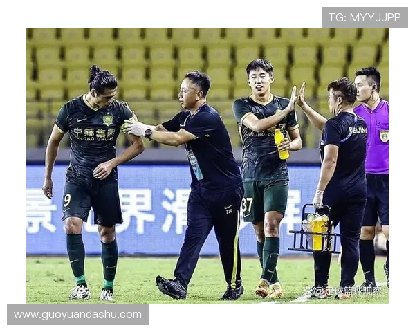 成都篮球队与广州篮球队赛后复盘分析灵活性对比及战术启示